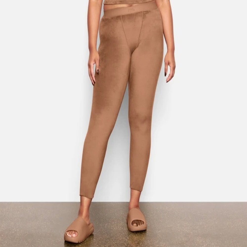 ISO SKIMS Velour Leggings in Sienna sz Small or Med